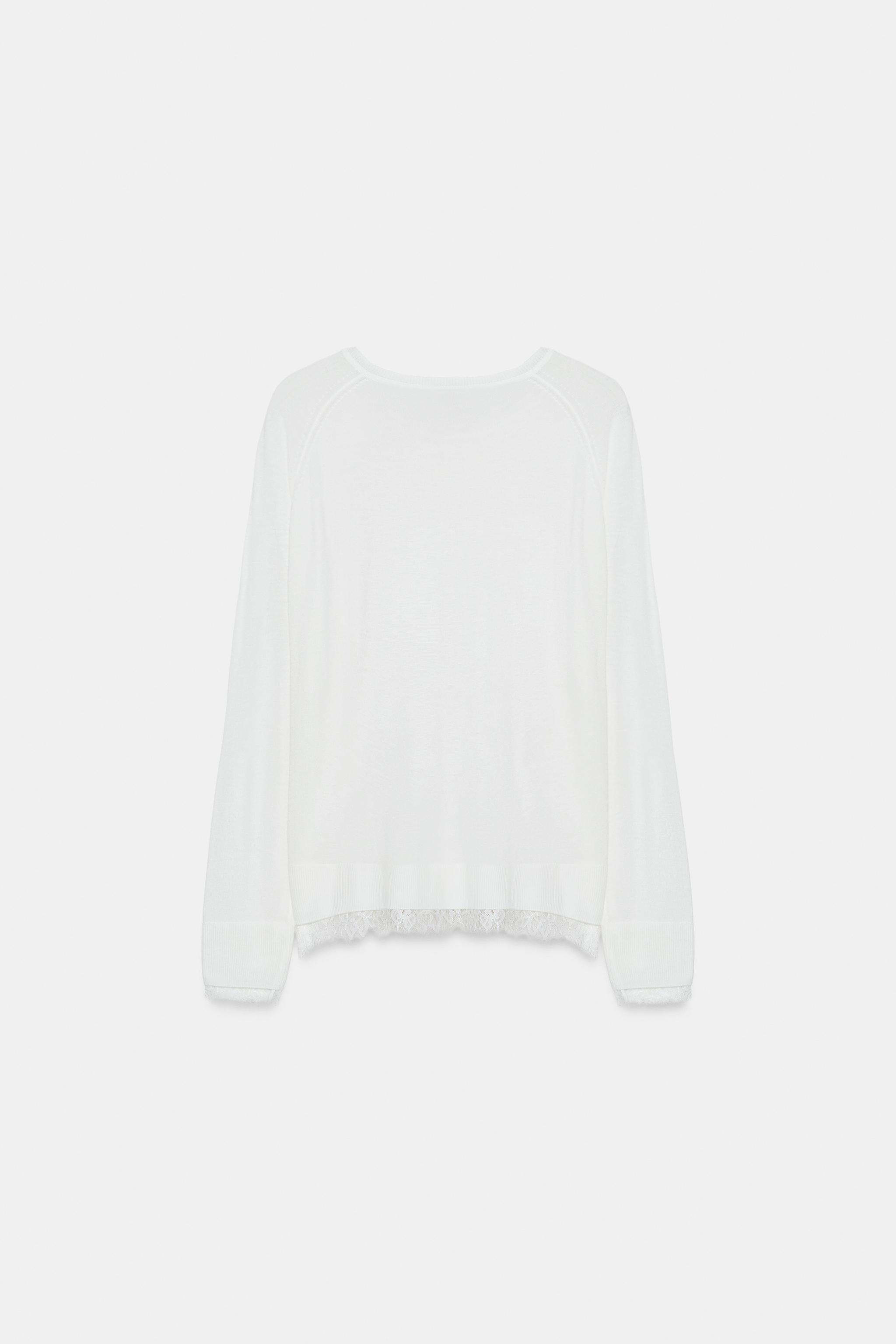 PULL EN MAILLE AVEC DENTELLE